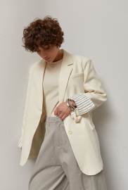 Класичний прямий жакет зі смужками на рукавах Класичний прямий жакет зі смужками на рукавах