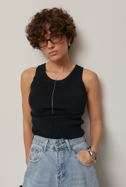 В'язана однотонна майка в рубчик В'язана однотонна майка в рубчик