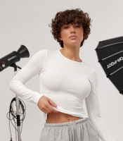 Базовий приталений лонгслів із декоративним швом на спині