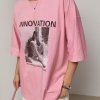 Оверсайз футболка з принтом дівчини та написом Innovation LX-10734914 Оверсайз футболка з принтом дівчини та написом Innovation LX-10734914