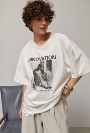 Оверсайз футболка з принтом дівчини та написом Innovation Оверсайз футболка з принтом дівчини та написом Innovation