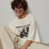 Оверсайз футболка з принтом дівчини та написом Innovation LX-10734919 Оверсайз футболка з принтом дівчини та написом Innovation LX-10734919