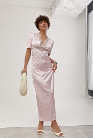 Атласна довга сукня з мереживом