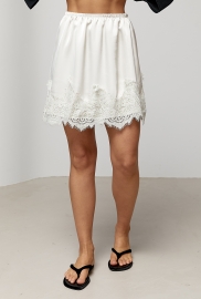 Атласна мініспідниця з мереживом