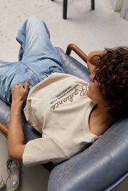 Жіноча трикотажна футболка з вишитими написами