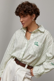 Сорочка в клітинку з вишитим написом на кишені