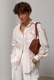 Сорочка в клітинку з вишитим написом на кишені