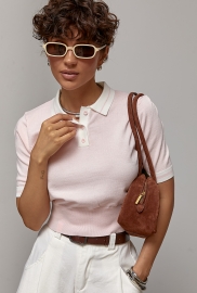 В'язане коротке поло з контрастним комірцем