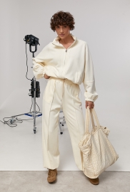 Вільний спортивний костюм із прямими штанами та кофтою з рукавами-реглан