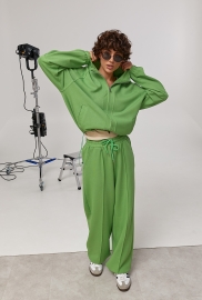 Вільний спортивний костюм із прямими штанами та кофтою з рукавами-реглан