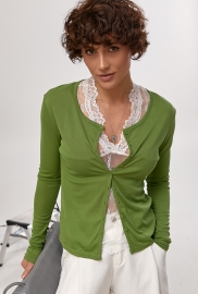 Легкий лонгслів на ґудзиках у комплекті з мереживною майкою