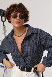 Класична сорочка на ґудзиках у дрібну клітинку