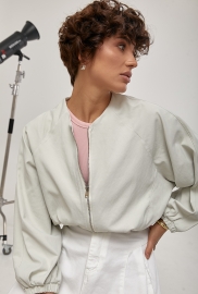 Жіноча вітровка-бомбер на блискавці