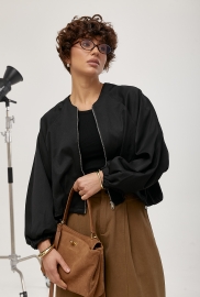 Жіноча вітровка-бомбер на блискавці Жіноча вітровка-бомбер на блискавці