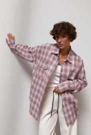 Оверсайз сорочка в клітинку з накладними кишенями Оверсайз сорочка в клітинку з накладними кишенями