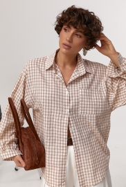 Сорочка в клітинку з вишитим надписом на спині