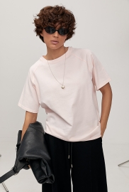 Однотонна футболка з необробленим низом