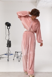 Велюровий спортивний костюм із коротким худі та широкими штанами Велюровий спортивний костюм із коротким худі та широкими штанами