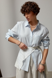 Класична однотонна сорочка із в'язаною накидкою