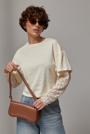 Короткий однотонний лонгслів із мереживними рукавами Короткий однотонний лонгслів із мереживними рукавами