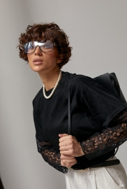 Короткий однотонний лонгслів із мереживними рукавами Короткий однотонний лонгслів із мереживними рукавами