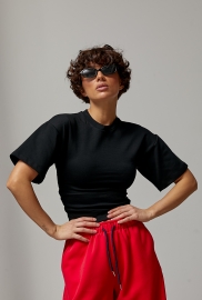 Коротка футболка з широкими плечима Коротка футболка з широкими плечима