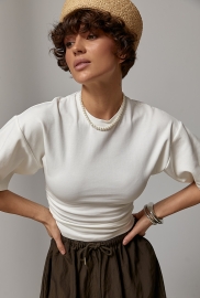 Коротка футболка з широкими плечима Коротка футболка з широкими плечима