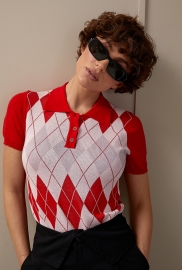 В'язана футболка-поло з ромбами В'язана футболка-поло з ромбами