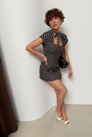 Мінісукня в горох з витонченим вирізом Мінісукня в горох з витонченим вирізом