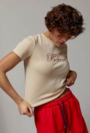 Жіноча футболка з вишитим написом і перлами