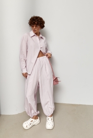 Вільний костюм із сорочкою та штанами-аладінами