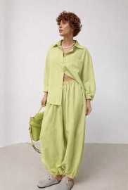 Вільний костюм із сорочкою та штанами-аладінами