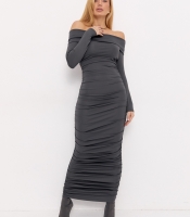 Силуетна сукня з драпіруванням і відкритими плечима