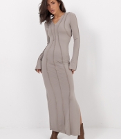 Довга приталена сукня зі швами назовні