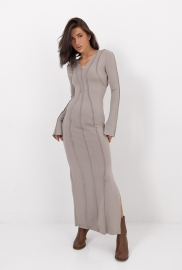 Довга приталена сукня зі швами назовні