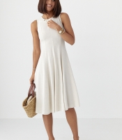 Сукня довжини міді без рукавів