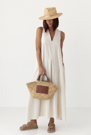 Жіноча сукня з V