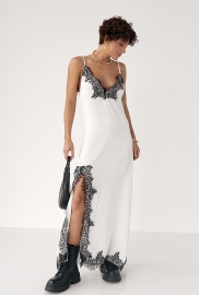 Сатинова сукня на бретелях із мереживом