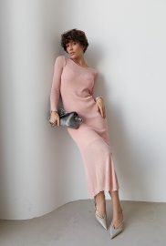 Довга приталена сітчаста сукня