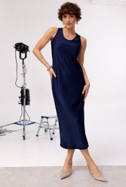 Однотонна сатинова довга сукня