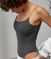 Жіноче трикотажне боді на бретелях