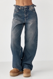 Широкі прямі джинси з затяжками на поясі