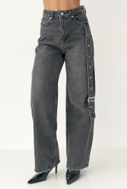 Прямі джинси із декоративним поясом на штанині