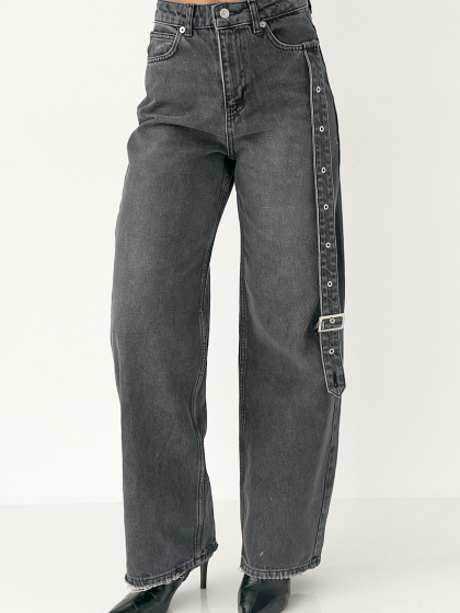 Прямі джинси із декоративним поясом на штанині