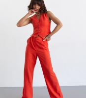 Жіночий брючний костюм із жилеткою