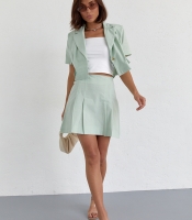 Костюм зі спідницею плісе і коротким жакетом