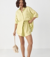 Літній костюм із сорочкою на ґудзиках і шортами