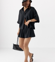 Костюм вільного крою із шортами та сорочкою