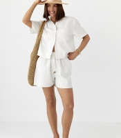 Льняний костюм із сорочкою та шортами