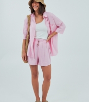 Однотонний костюм із сорочкою та шортами